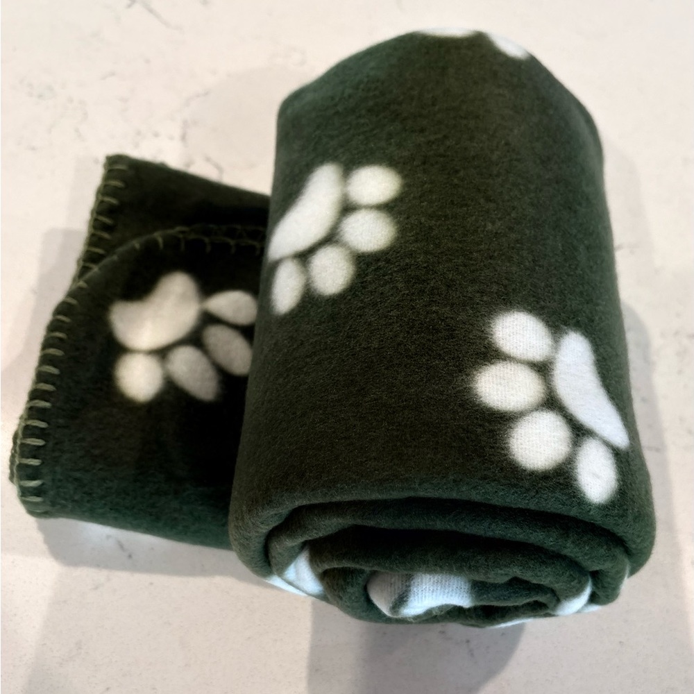 Soft Green Paw-Print Fleece Throw Blanket